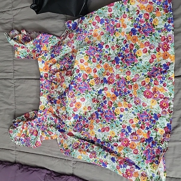 Vici floral flutter sleeve top - Picture 3 of 4